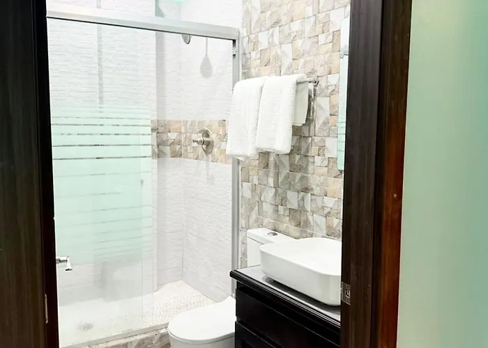 Sea Queen & Golf Cart Hotel San Pedro (Ambergris Caye)