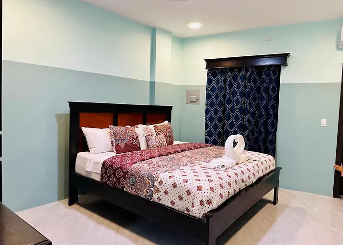 Sea Queen & Golf Cart Hotel 4*